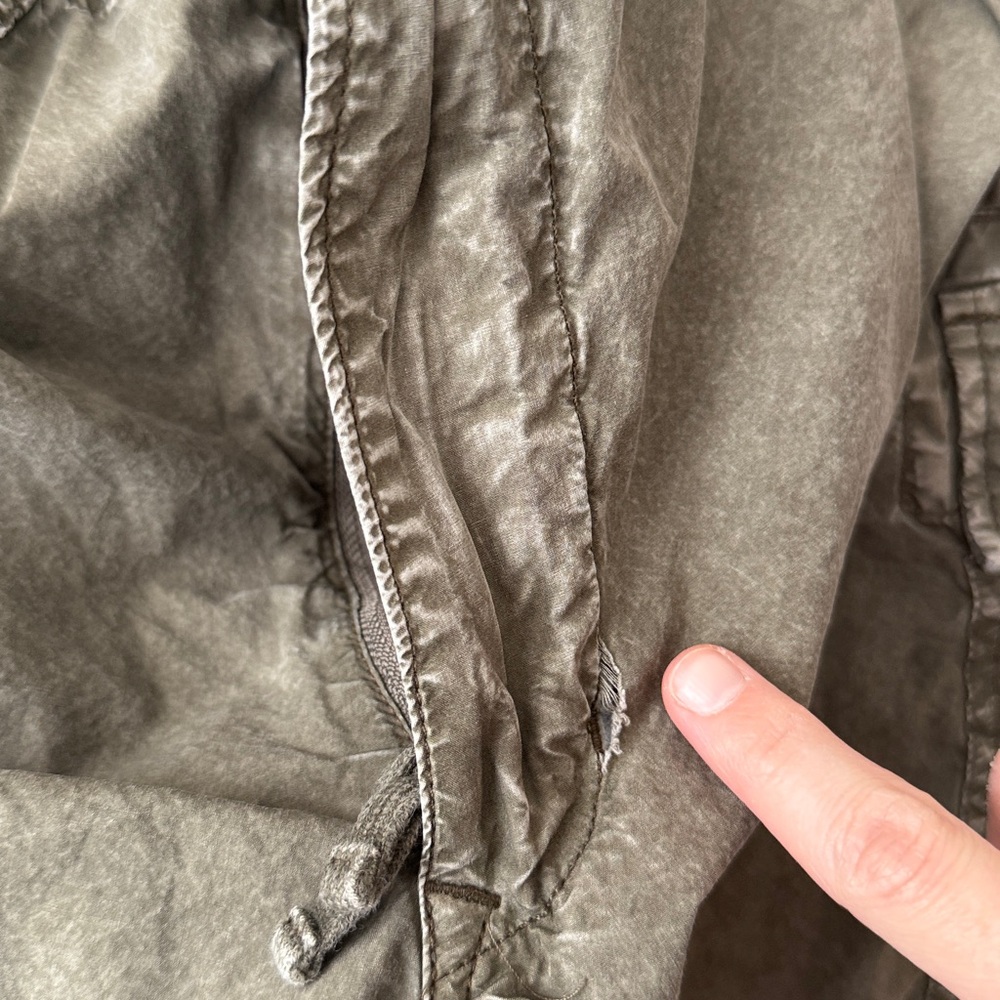 R13 Wide Leg Cargo Pants in GD Olive 28- Small Hole - Picture 15 of 16